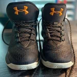 Boy’s size 5.5Y under Armor Stephen Curry’s